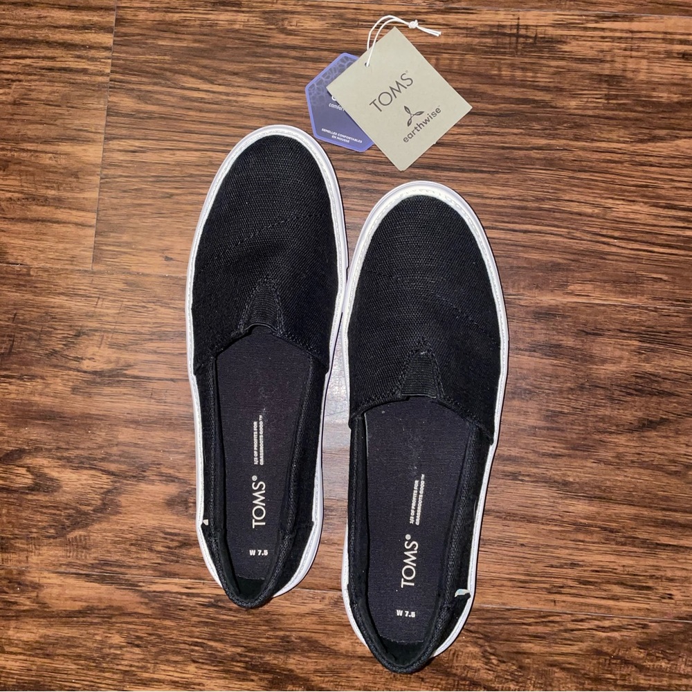 NWT Toms pull on sneakers